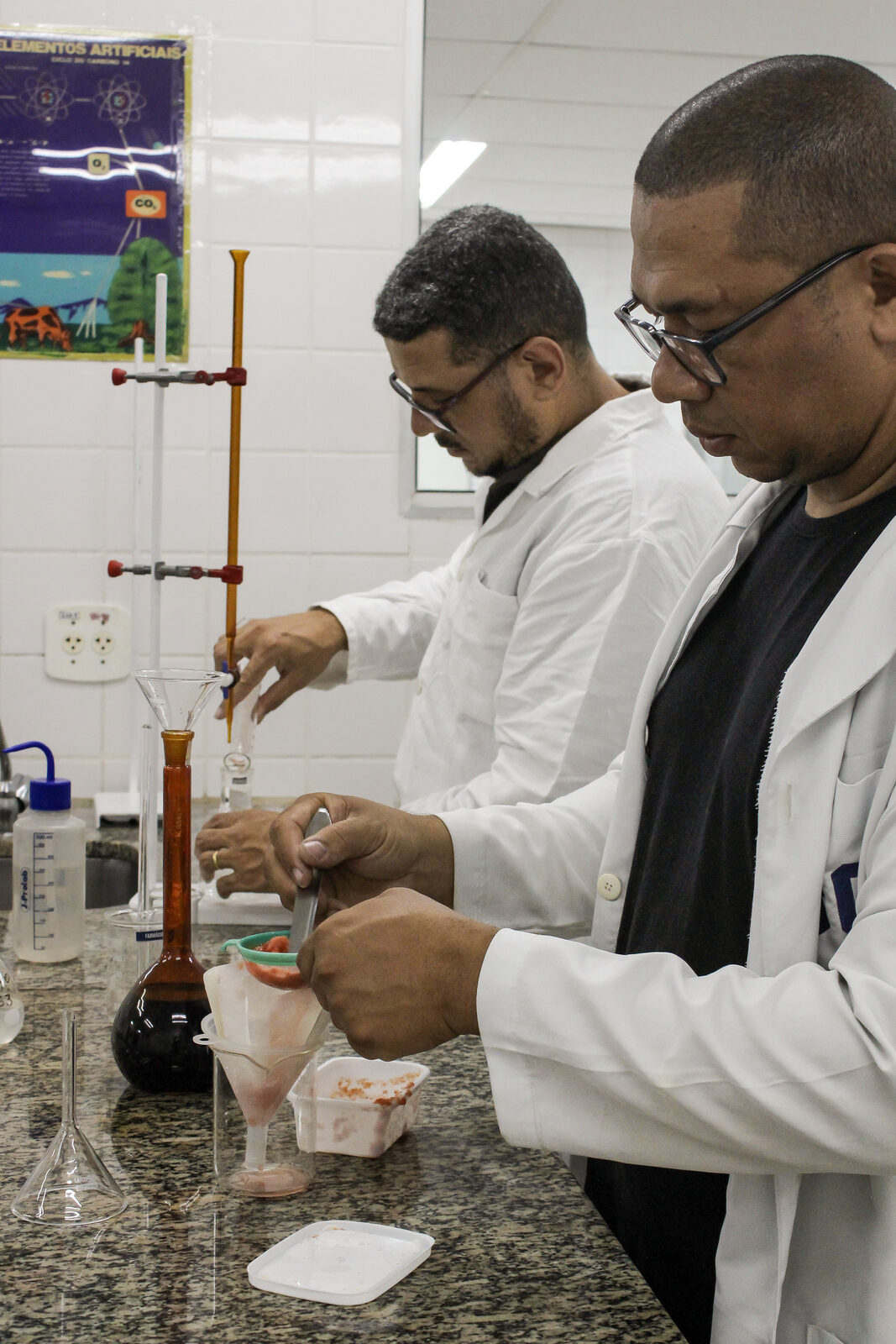 Aula prática no laboratório do Bento Quirino