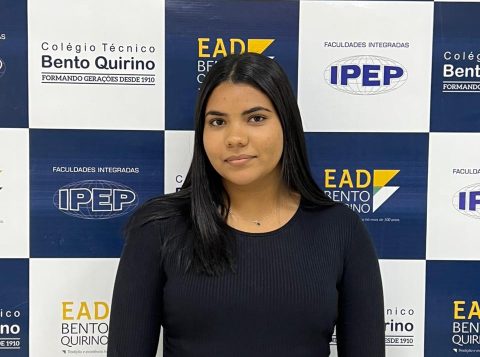 Ketellen Eliza Nascimento - Formada em Administração pelo Bentinho, foi aprovada no curso de Pedagogia na USP, Unifal e PUCC.