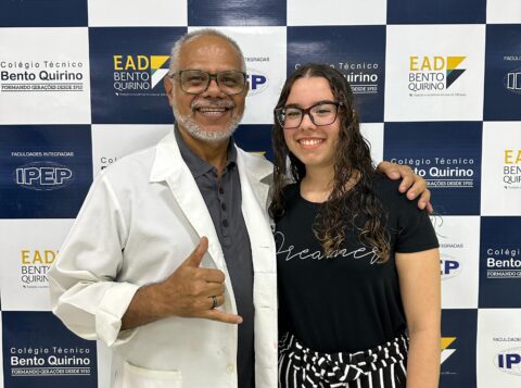 Julia Emanuele - Formada em Biotecnologia pelo Bentinho, foi aprovada no curso de Física na UNESP e UFSCAR.